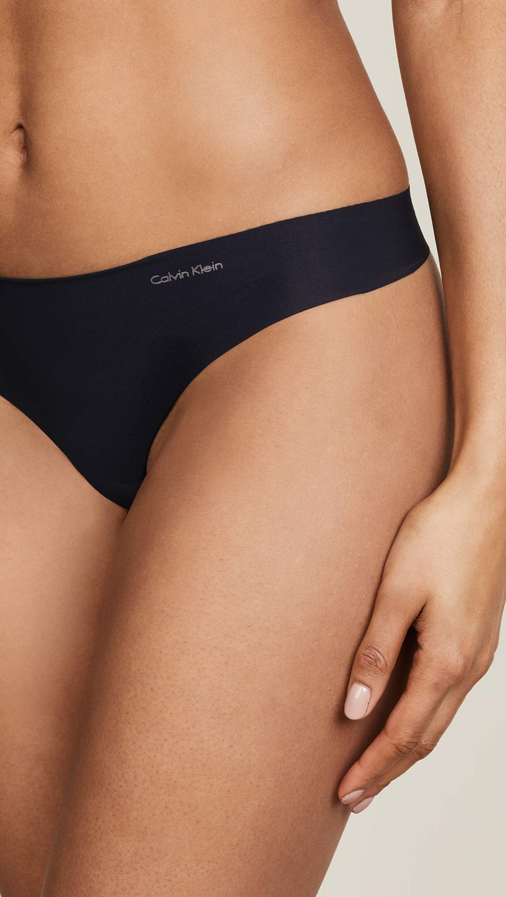 Calvin Klein Women's Invisibles Seamless Thong Panty, Black, Large